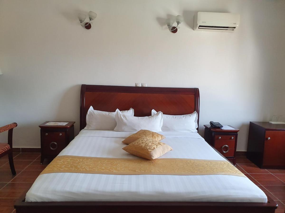 Hotel Imperial Libreville Bagian luar foto